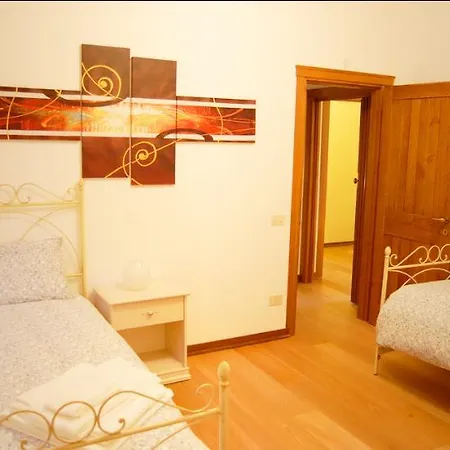 Pamela - Fantastic 5 Bedroom With Lake View Holiday home Lecco