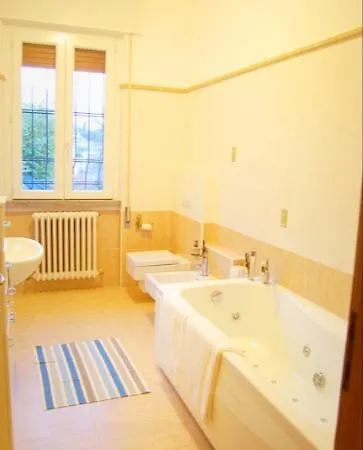 Pamela - Fantastic 5 Bedroom With Lake View *
